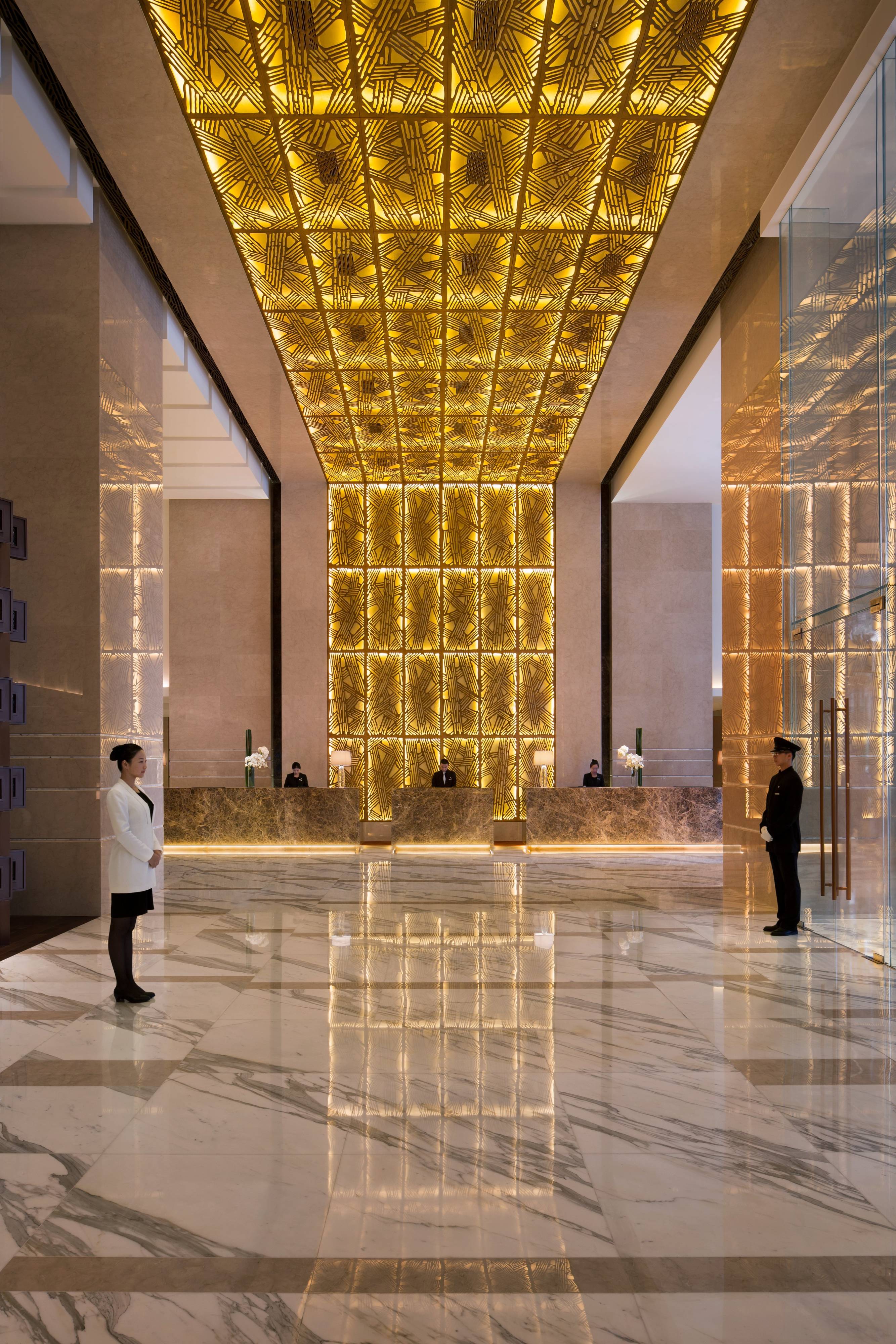 北京粤财 JW 万豪酒店大堂，北京酒店大堂